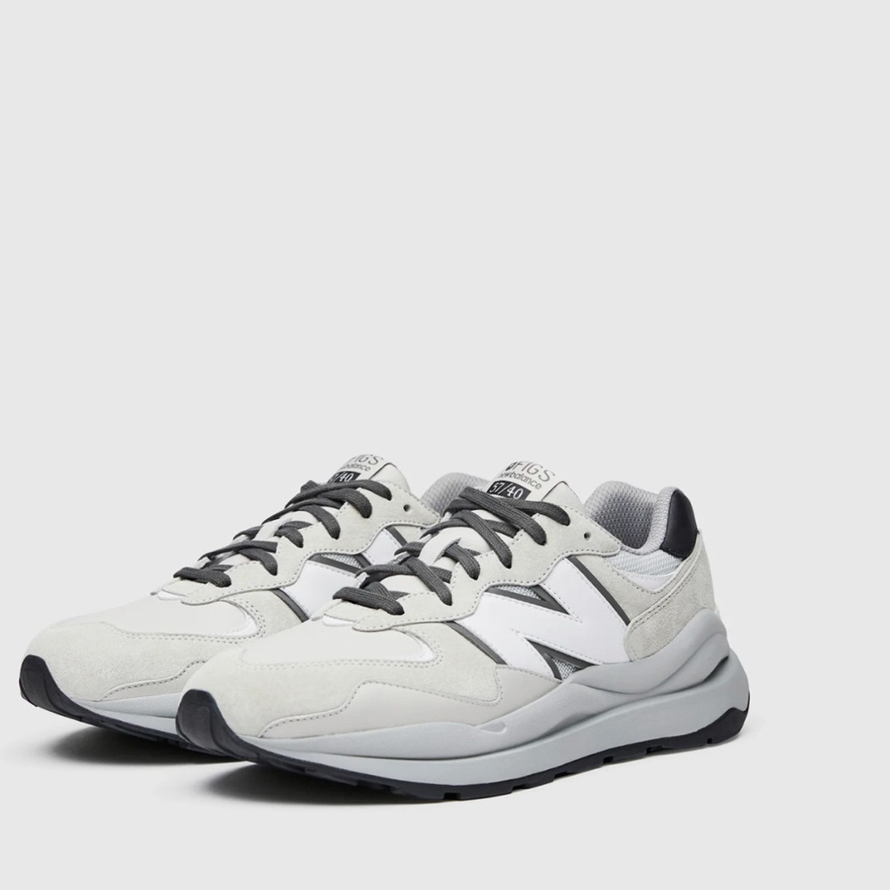 New Balance for FIGS 5740 White and Gray Footwear women’s Size 6 RARE